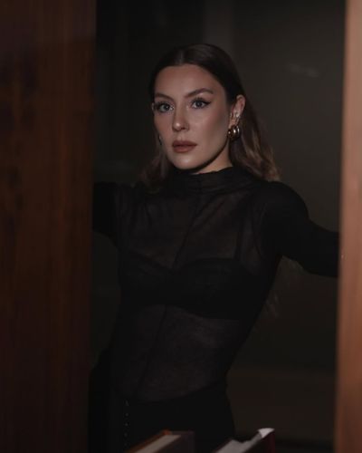 Ege Kökenli seksi ifşa fotoğrafı 60