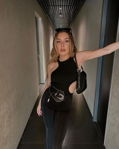 Ege Kökenli seksi ifşa fotoğrafı 70