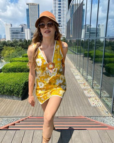 Ege Kökenli seksi ifşa fotoğrafı 79