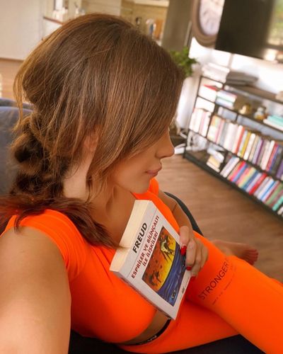 Ela Rümeysa Cebeci seksi ifşa fotoğrafı 198