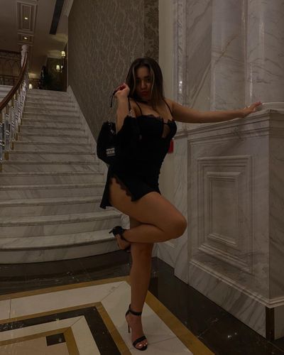 Elanur Pat seksi ifşa fotoğrafı 167
