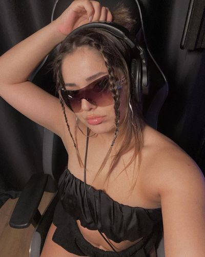 Elanur Pat seksi ifşa fotoğrafı 30486