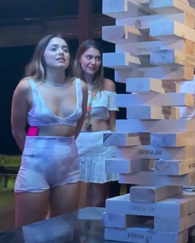 Elanur Pat seksi ifşa fotoğrafı 30380