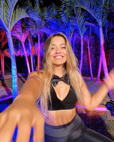 Elanur Pat seksi ifşa fotoğrafı 451