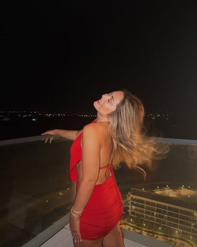 Elanur Pat seksi ifşa fotoğrafı 551