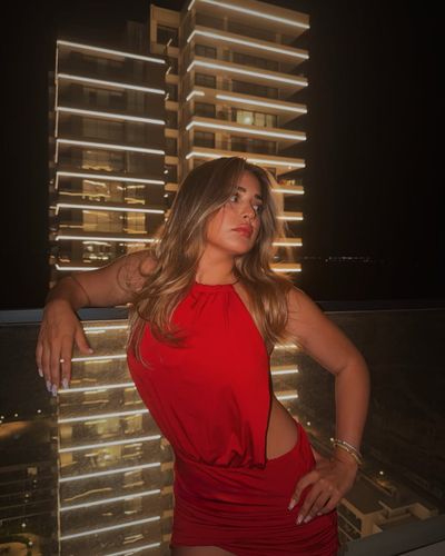Elanur Pat seksi ifşa fotoğrafı 553