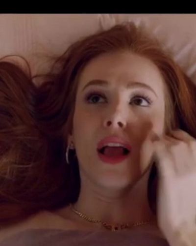 Elçin Sangu seksi ifşa fotoğrafı 18 — 9 Kere Leyla (2020)