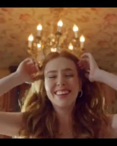 Elçin Sangu seksi ifşa fotoğrafı 19 — 9 Kere Leyla (2020)