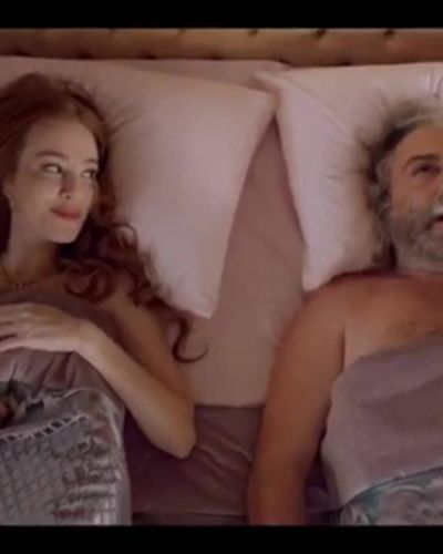 Elçin Sangu seksi ifşa fotoğrafı 21 — 9 Kere Leyla (2020)