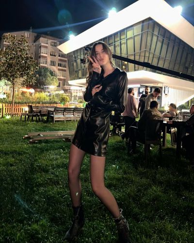 Elçin Zehra İrem seksi ifşa fotoğrafı 13