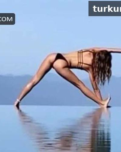 Eliz Sakucoglu In A Sexy Bikini