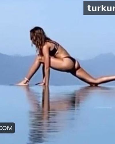 Eliz Sakucoglu In A Sexy Bikini