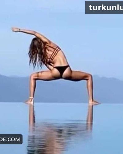 Eliz Sakucoglu In A Sexy Bikini