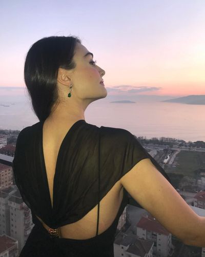 Esra Bilgiç seksi ifşa fotoğrafı 85402
