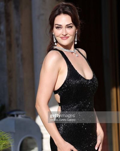 Esra Bilgiç seksi ifşa fotoğrafı 85400