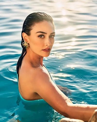 Esra Bilgiç seksi ifşa fotoğrafı 85302