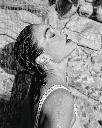 Esra Bilgiç seksi ifşa fotoğrafı 85300