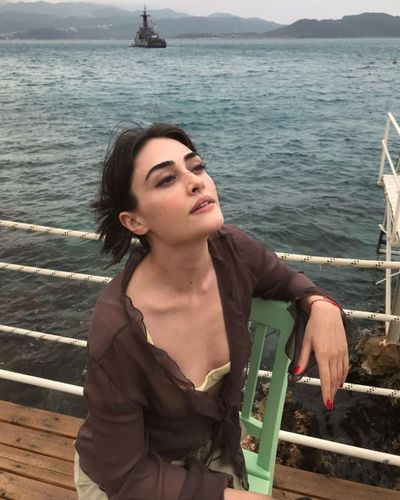Esra Bilgiç seksi ifşa fotoğrafı 85258