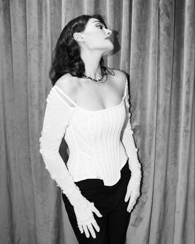Esra Bilgiç seksi ifşa fotoğrafı 85256