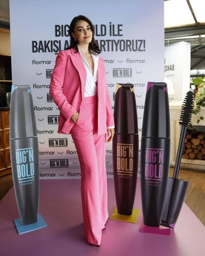 Esra Bilgiç seksi ifşa fotoğrafı 85203