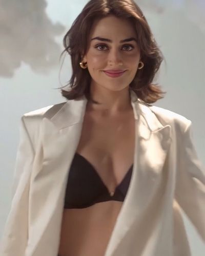 Esra Bilgiç seksi ifşa fotoğrafı 85202