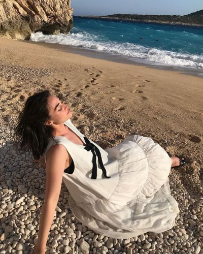 Esra Bilgiç seksi ifşa fotoğrafı 85131