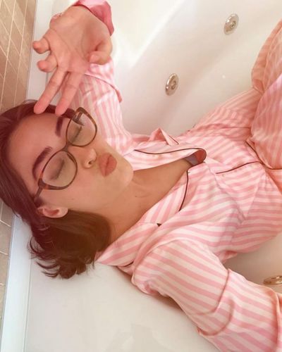 Esra Bilgiç seksi ifşa fotoğrafı 85128