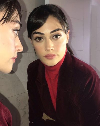 Esra Bilgiç seksi ifşa fotoğrafı 85127