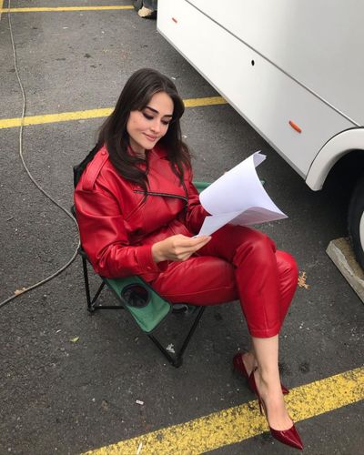 Esra Bilgiç seksi ifşa fotoğrafı 85116