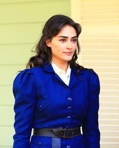 Esra Bilgiç seksi ifşa fotoğrafı 85113