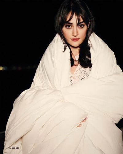 Esra Bilgiç seksi ifşa fotoğrafı 85112