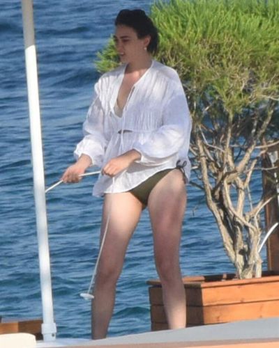 Esra Bilgiç seksi ifşa fotoğrafı 85005
