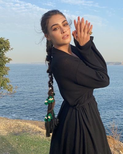Esra Bilgiç seksi ifşa fotoğrafı 85001