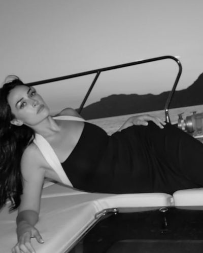 Esra Bilgiç seksi ifşa fotoğrafı 836