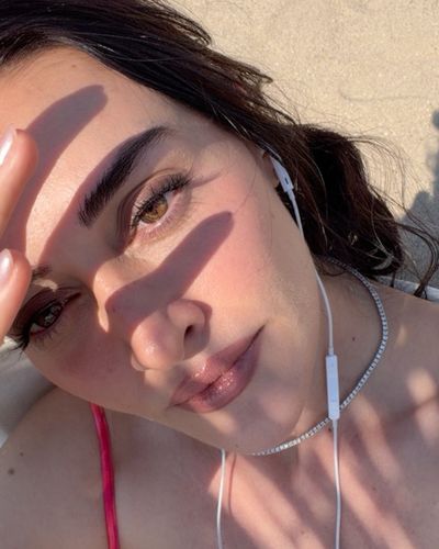 Esra Bilgiç seksi ifşa fotoğrafı 876