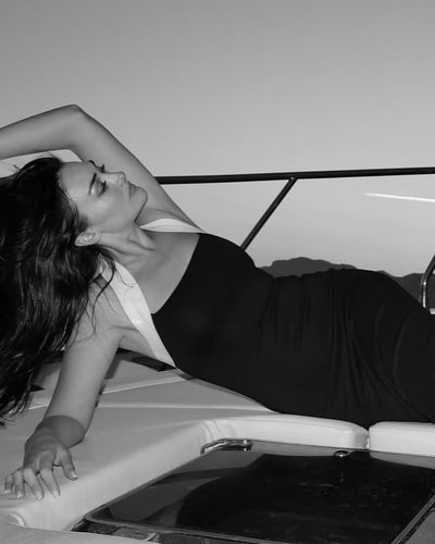 Esra Bilgiç seksi ifşa fotoğrafı 896