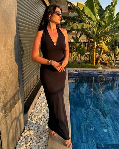 Esra Bilgiç seksi ifşa fotoğrafı 898