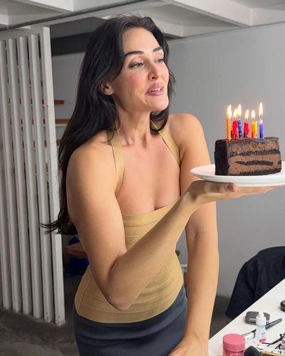 Esra Bilgiç seksi ifşa fotoğrafı 631