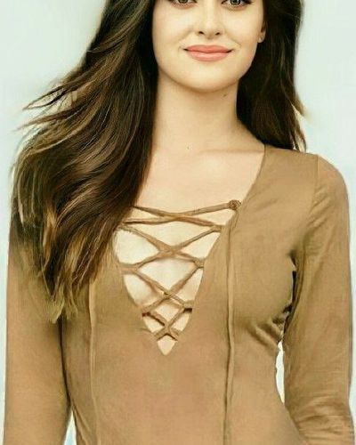 Esra Bilgiç seksi ifşa fotoğrafı 2 — Esra Bilgiç Sizzles In Sexy Pics At Ankara Party (2023)