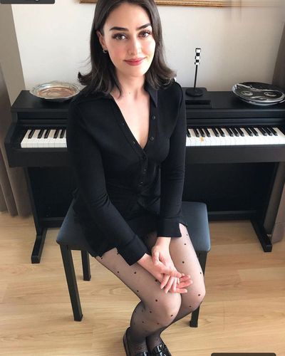 Esra Bilgiç seksi ifşa fotoğrafı 4 — Esra Bilgiç Sizzles In Sexy Pics At Ankara Party (2023)