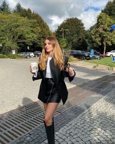Ezgi Eyüboğlu seksi ifşa fotoğrafı 111