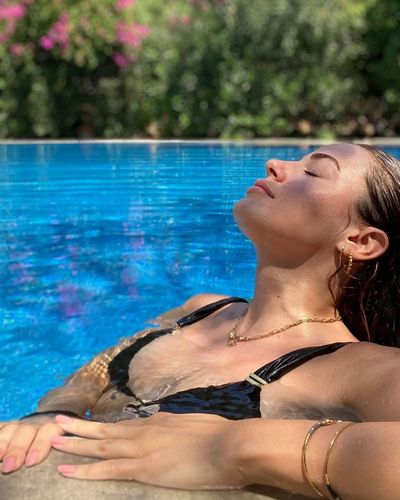 Ezgi Eyüboğlu seksi ifşa fotoğrafı 117