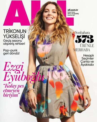 Ezgi Eyüboğlu seksi ifşa fotoğrafı 132