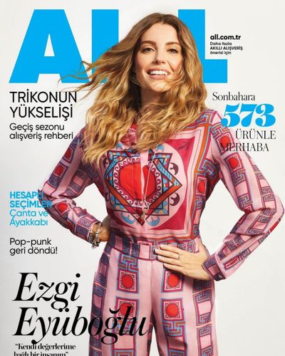 Ezgi Eyüboğlu seksi ifşa fotoğrafı 178