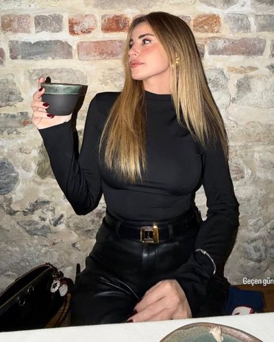 Ezgi Eyüboğlu seksi ifşa fotoğrafı 219
