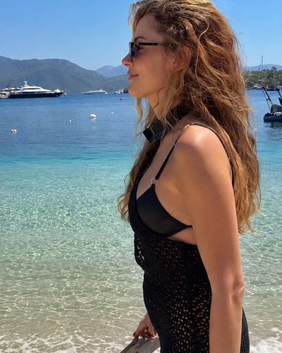 Ezgi Eyüboğlu seksi ifşa fotoğrafı 229
