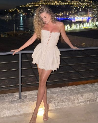 Ezgi Eyüboğlu seksi ifşa fotoğrafı 52