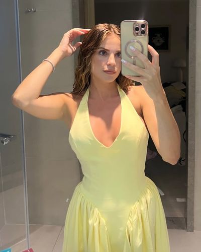 Ezgi Eyüboğlu seksi ifşa fotoğrafı 53
