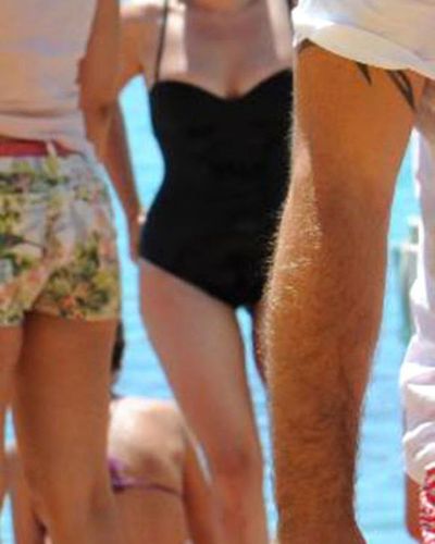 Ezgi Mola seksi ifşa fotoğrafı 31