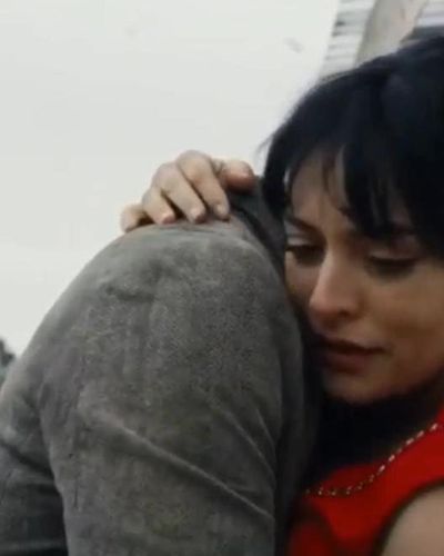 Ezgi Mola seksi ifşa fotoğrafı 3 — Lady Winsley'i Kim Öldürdü? (2019)